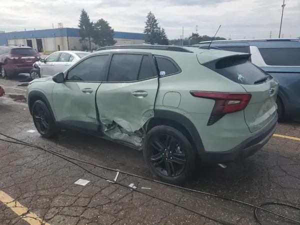 KL77LKEP7SC180910 2025 CHEVROLET TRAX - Image 2