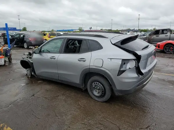 KL77LKEP7SC202212 2025 CHEVROLET TRAX - Image 2