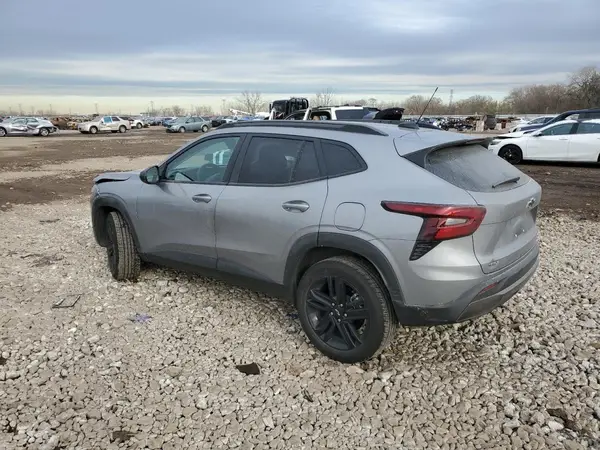 KL77LKEP7SC208169 2025 CHEVROLET TRAX - Image 2