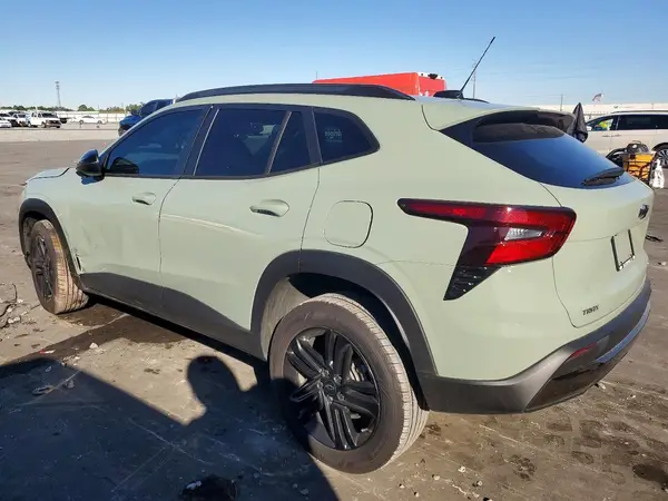KL77LKEP7SC256030 2025 CHEVROLET TRAX - Image 2