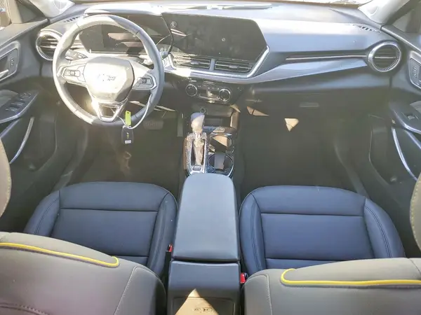 KL77LKEP7SC256030 2025 CHEVROLET TRAX - Image 8