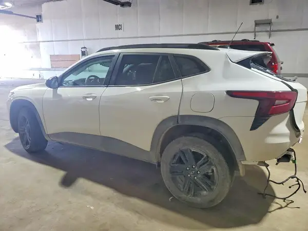 KL77LKEP7SC271417 2025 CHEVROLET TRAX - Image 2