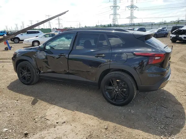 KL77LKEP7SC276083 2025 CHEVROLET TRAX - Image 2