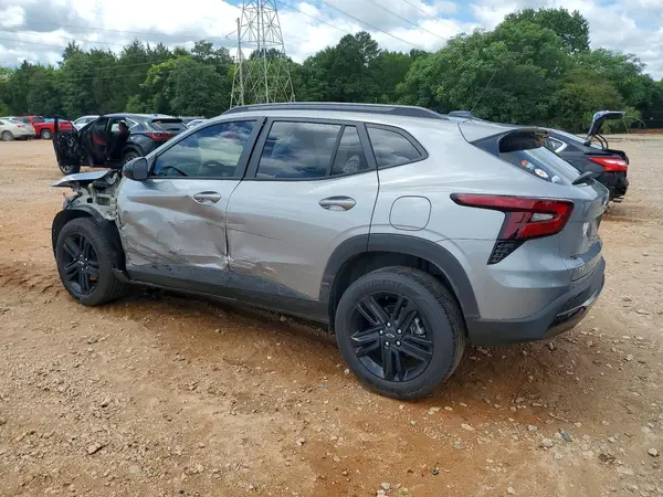 KL77LKEP7TC015389 2026 CHEVROLET TRAX - Image 2