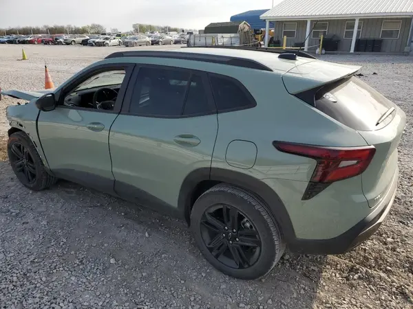 KL77LKEP8SC007705 2025 CHEVROLET TRAX - Image 2