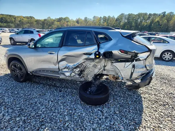KL77LKEP8SC019689 2025 CHEVROLET TRAX - Image 2
