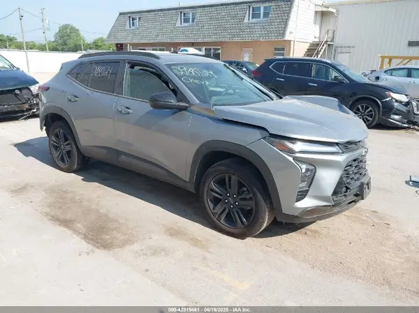 KL77LKEP8SC034810 2025 CHEVROLET TRAX - Image 1