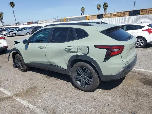 KL77LKEP8SC046651 2025 CHEVROLET TRAX - Image 2