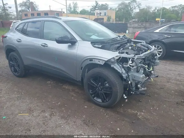 KL77LKEP8SC077947 2025 CHEVROLET TRAX - Image 1
