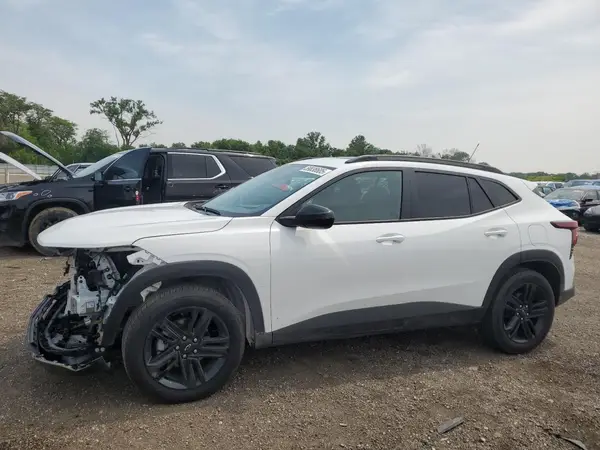 KL77LKEP8SC088852 2025 CHEVROLET TRAX - Image 1
