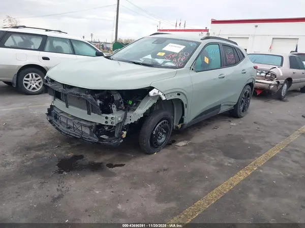 KL77LKEP8SC096708 2025 CHEVROLET TRAX - Image 2