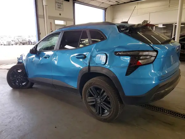 KL77LKEP8SC103074 2025 CHEVROLET TRAX - Image 2