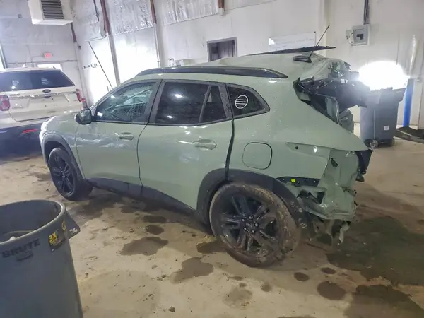KL77LKEP8SC123194 2025 CHEVROLET TRAX - Image 2