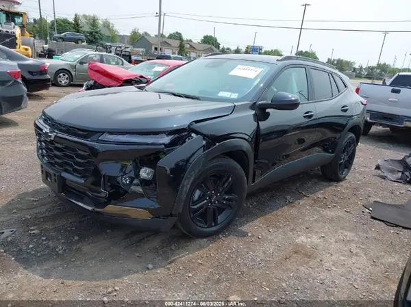 KL77LKEP8SC143266 2025 CHEVROLET TRAX - Image 2
