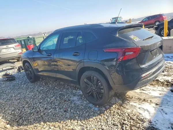 KL77LKEP8SC180768 2025 CHEVROLET TRAX - Image 2