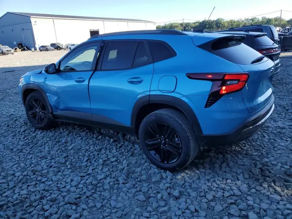 KL77LKEP8SC267506 2025 CHEVROLET TRAX - Image 2