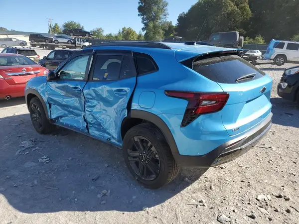 KL77LKEP8SC306787 2025 CHEVROLET TRAX - Image 2