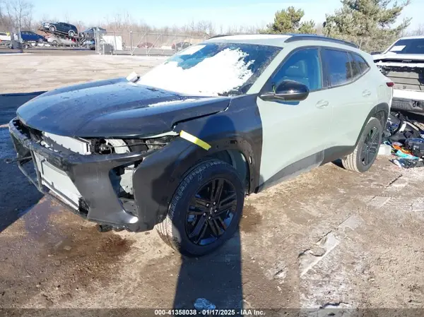 KL77LKEP9SC002724 2025 CHEVROLET TRAX - Image 2
