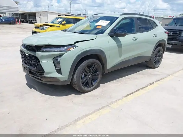 KL77LKEP9SC101429 2025 CHEVROLET TRAX - Image 2
