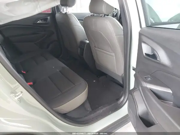 KL77LKEP9SC127187 2025 CHEVROLET TRAX - Image 8