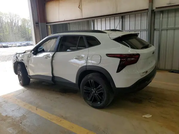 KL77LKEP9SC159315 2025 CHEVROLET TRAX - Image 2
