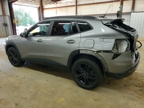 KL77LKEP9SC163655 2025 CHEVROLET TRAX - Image 2