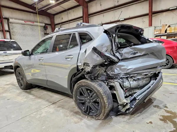 KL77LKEP9SC170167 2025 CHEVROLET TRAX - Image 2