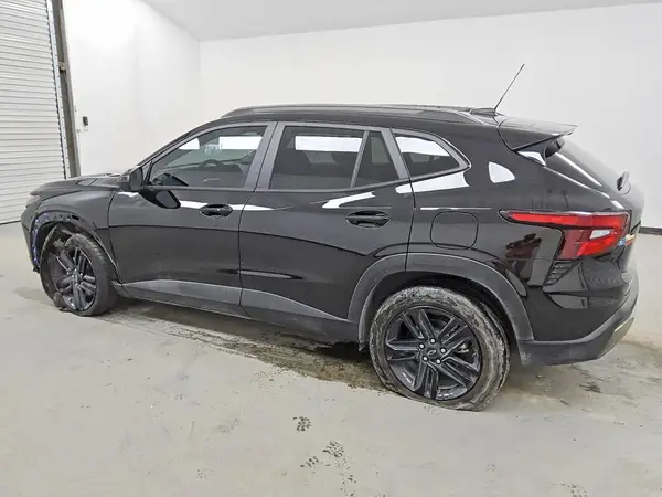 KL77LKEP9SC189219 2025 CHEVROLET TRAX - Image 2