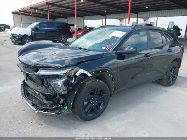 KL77LKEP9SC207332 2025 CHEVROLET TRAX - Image 2