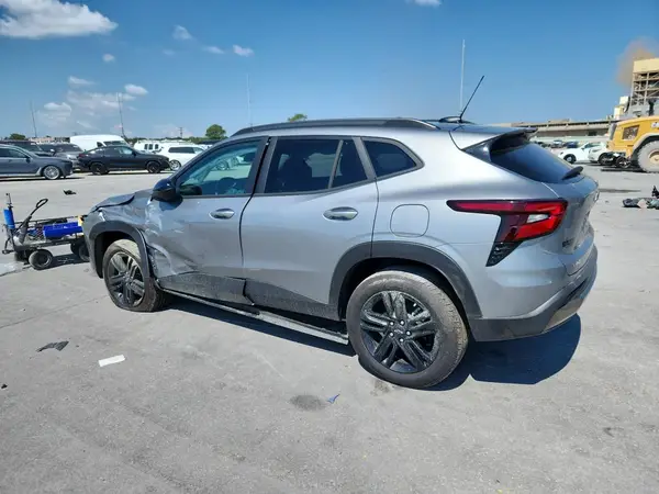 KL77LKEP9SC209095 2025 CHEVROLET TRAX - Image 2