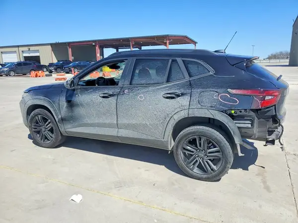 KL77LKEP9SC224597 2025 CHEVROLET TRAX - Image 2