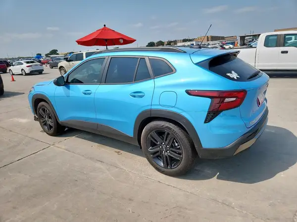 KL77LKEP9SC271788 2025 CHEVROLET TRAX - Image 2