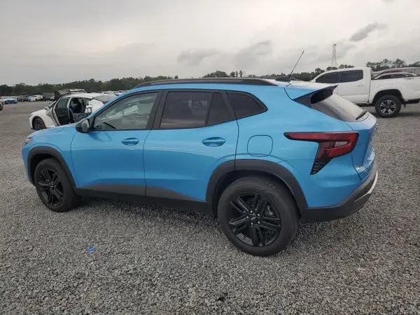 KL77LKEP9SC272553 2025 CHEVROLET TRAX - Image 2