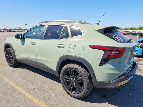 KL77LKEP9SC342312 2025 CHEVROLET TRAX - Image 2