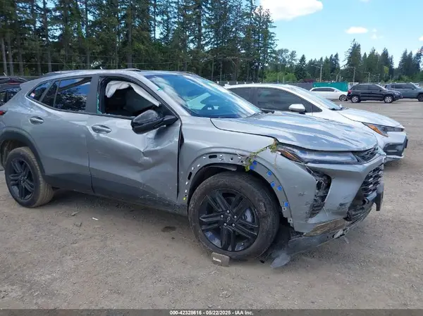 KL77LKEPXSC004790 2025 CHEVROLET TRAX - Image 1