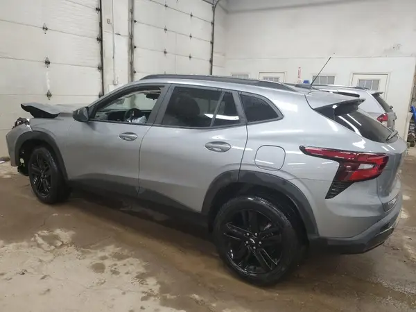 KL77LKEPXSC005180 2025 CHEVROLET TRAX - Image 2