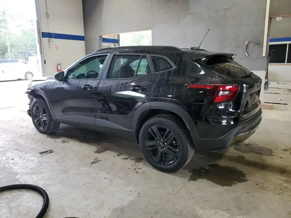 KL77LKEPXSC017488 2025 CHEVROLET TRAX - Image 2
