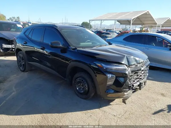 KL77LKEPXSC042181 2025 CHEVROLET TRAX - Image 1
