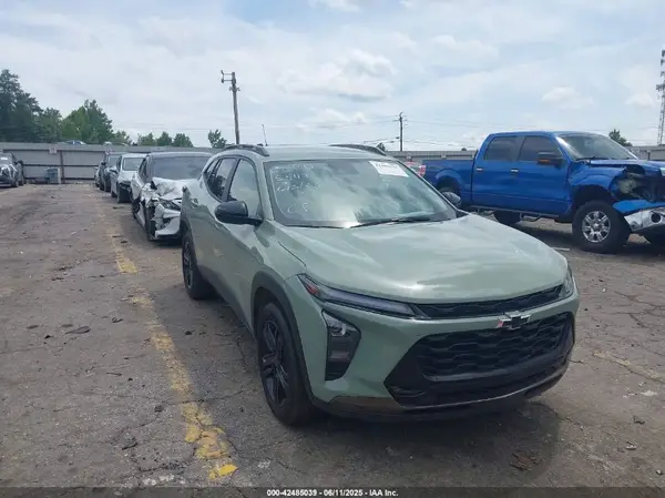 KL77LKEPXSC055447 2025 CHEVROLET TRAX - Image 1