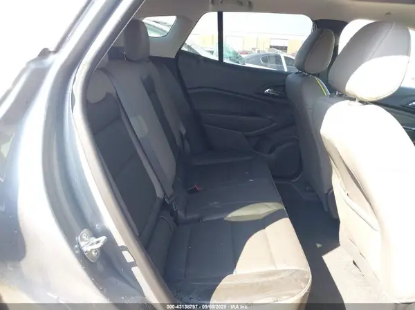 KL77LKEPXSC060261 2025 CHEVROLET TRAX - Image 8