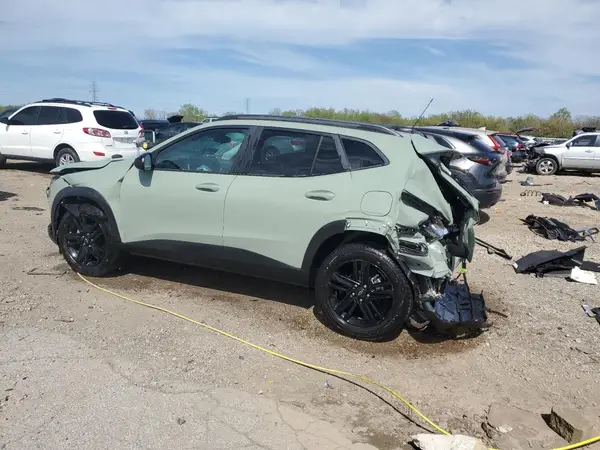KL77LKEPXSC061572 2025 CHEVROLET TRAX - Image 2
