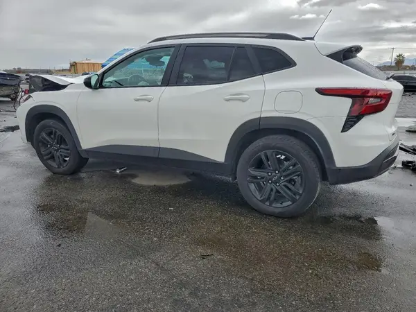 KL77LKEPXSC074743 2025 CHEVROLET TRAX - Image 2