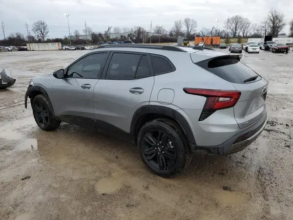 KL77LKEPXSC083765 2025 CHEVROLET TRAX - Image 2