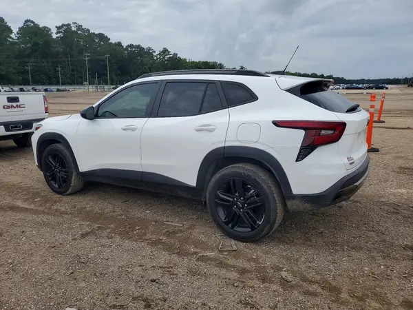 KL77LKEPXSC101777 2025 CHEVROLET TRAX - Image 2