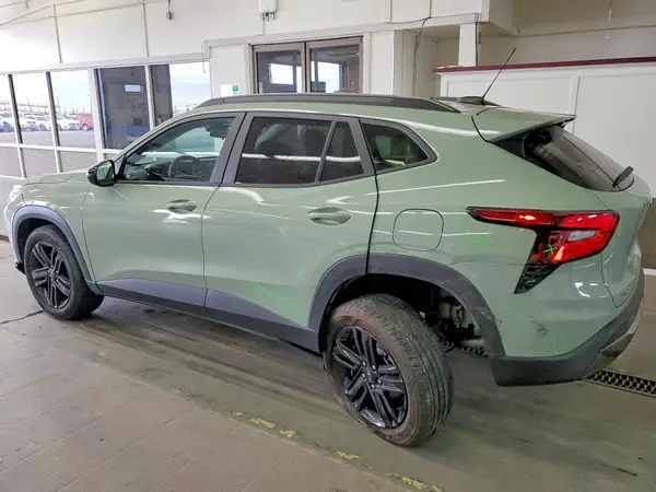 KL77LKEPXSC103111 2025 CHEVROLET TRAX - Image 2