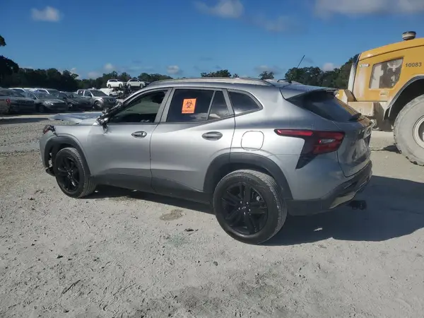 KL77LKEPXSC103481 2025 CHEVROLET TRAX - Image 2