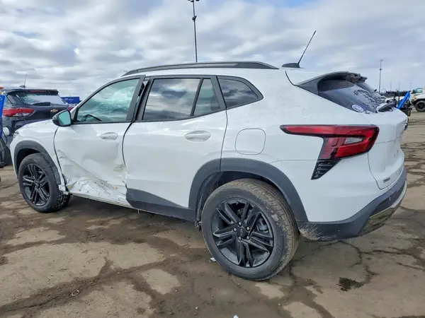 KL77LKEPXSC111533 2025 CHEVROLET TRAX - Image 2