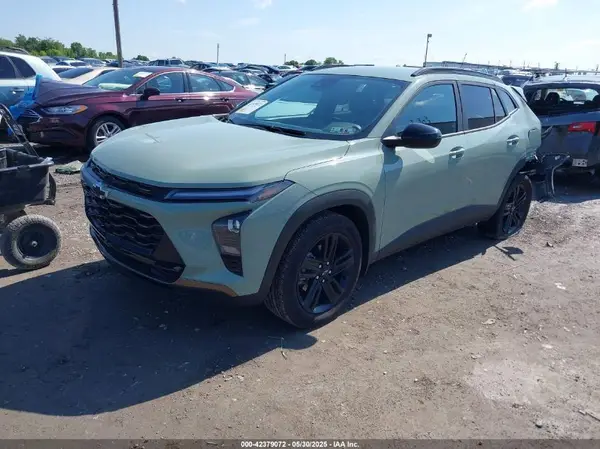 KL77LKEPXSC115632 2025 CHEVROLET TRAX - Image 2