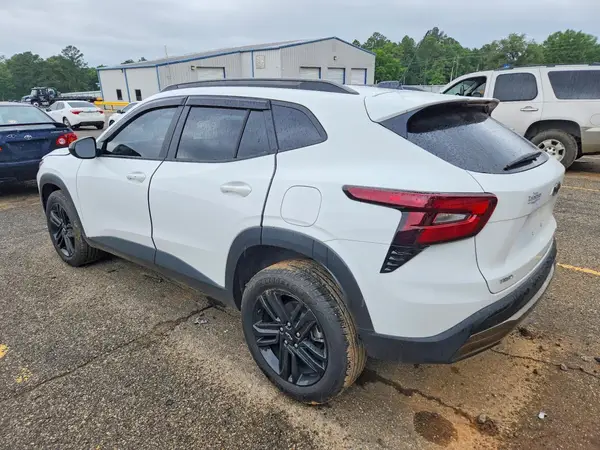KL77LKEPXSC145746 2025 CHEVROLET TRAX - Image 2