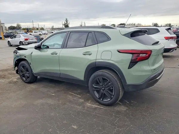 KL77LKEPXSC165821 2025 CHEVROLET TRAX - Image 2